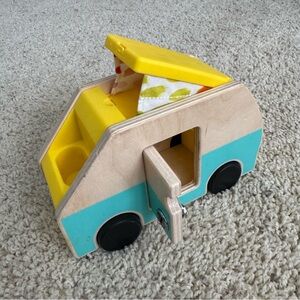 Lovevery • Peg people car • Camper